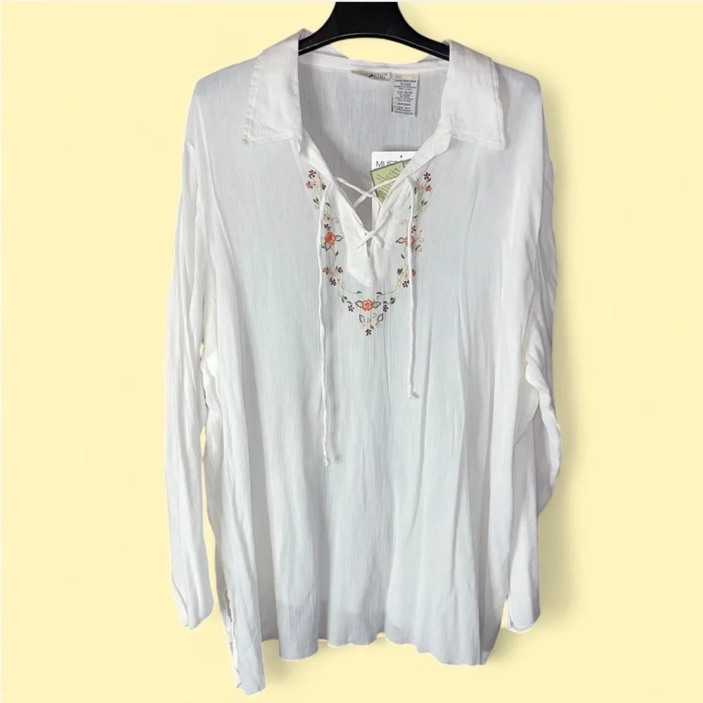 NWT White Stag Top with Floral Embroidery lace up neckline 26W/28W - Picture 1 of 7